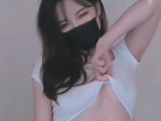 韓國口罩美女跳騷舞一對性感大奶左搖右晃超誘人